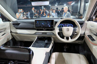 動画で見るSUVタイプの新型「トヨタ・センチュリー」の画像