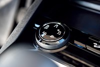 「プジョー5008」に装備充実の特別仕様車「クロスシティーBlueHDi」設定の画像