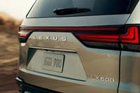 新型「レクサスLX」の一部イメージ公開　デビューは2021年10月14日