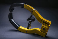 
	Step 2 | タイヤやステアリングを物理的にロック
	キラメック SCIBORG 自動車用タイヤロック 2000M
	タイヤに挟んで鍵をかけるだけで走行できなくなり、クルマの盗難を防止するタイヤロック。調整不要ですぐに使える。1万5120円。
	