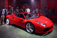「フェラーリ488GTB」
    