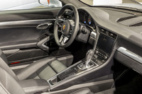 新型「ポルシェ911」のインテリア。