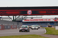 ワンメイク・レース用に作られた「ジョンクーパーワークス・ミニチャレンジ」が競い合う。