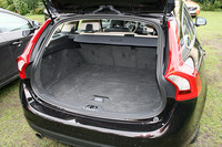 4:2:4の3分割可倒式リアシートを前に倒せば、奥行き175cmの荷室スペースが確保できる。（写真＝竹下元太郎）
