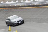 外周路では35度バンクも体験。