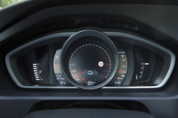 メーターは単眼式。TFT液晶によって、表示を自由に変更できるようになっている。