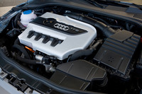 TTSの心臓は、2500rpmで最大トルク35.7kgmを発生する。「Sトロニック」を介した0-100km/h加速は5.2秒。「ポルシェ・ボクスターS」（5.4秒）や「BMW135iクーペ」（5.3秒）など、並みいるハイパフォーマーを凌ぐ。