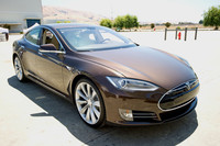 カリフォルニア州フリーモントの工場からラインオフしたばかりの「テスラ・モデルS」