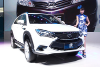 BYDもプラグインハイブリッドのSUV「唐」を公開。