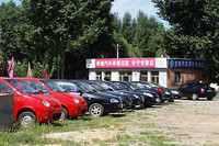 こちらは農村部の業販店。駐車場ではありません。