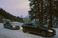 ヴァリアント（ワゴン）とセダン、2台のパサート
    