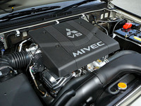 エンジンは、3.8と3リッターのV6。3.8ではMIVECを採用した。