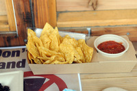 「サルサチップス」500円。