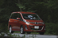 【スペック】23S：全長×全幅×全高＝4715×1770×1835mm／ホイールベース＝2850mm／車重＝1650kg／駆動方式＝FF／2.3リッター 直4DOHC16バルブ（165ps/6500rpm、21.4kgm/4000rpm）／価格＝265万円（テスト車＝335万6650円／クリーンエアパッケージ＝5万2500円／コンフォートパッケージ＝5万5650円／SRSエアバッグシステムカーテン＆フロントサイド＝9万4500円／HDDナビ＋フロント＆サイド＆バックビューモニター＋リアエンターテインメントシステム＝50万4000円）