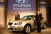 ヨン様効果を狙って――ヒュンダイの新型セダン「ソナタ」デビューの画像