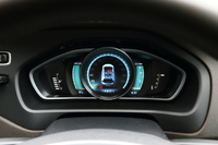 「V40」のメーターパネル。ドライバーの好みや目的に合わせて表示内容を切り替えることができる。