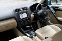 試乗車はオプションのレザーシート（27万3000円）付き。本来は、HDDナビ「RNS510」とレザーシートの同時装着はできない。
