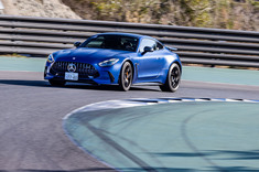 2ドアと4ドアの「メルセデスAMG GTクーペ」に試乗。両者を乗り比べてわかったこととは？