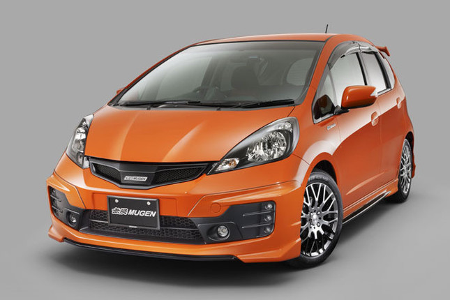 無限のパーツを装備した「ホンダ・フィット RS」