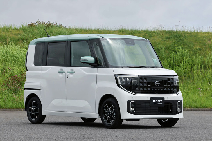 2025年8月22日に発表された日産の軽スーパーハイトワゴン、新型「ルークス」。2009年に登場した「スズキ・パレット」の姉妹車であった初代モデルから数え、今回の最新型が4代目にあたる。