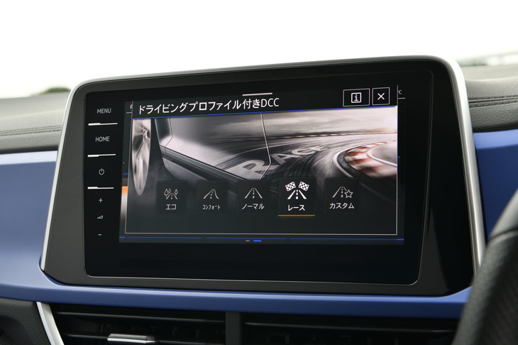 センターコンソール上部に備わるインフォテインメントディスプレイはタブレット風のデザインとなり、従来型の8インチから9.2インチに画面サイズが拡大された。