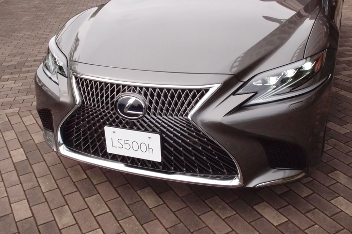LS500h“バージョンL”（フロントまわり）