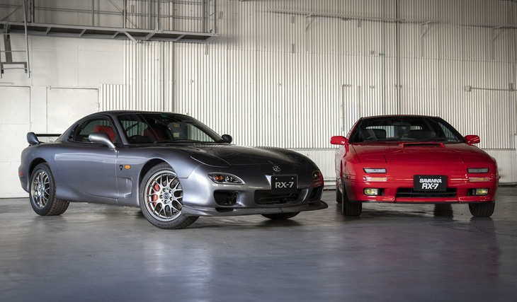 「ロータリー復活」と聞いて、多くのファンが思い浮かべるであろうマツダの名車「RX-7」（写真右が2代目、左が3代目）。その志を継ぐ新型車の登場に期待がかかる。