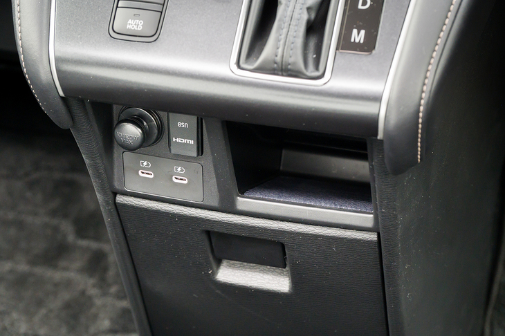 センターコンソールにはUSBタイプCポートが2つ追加されている。