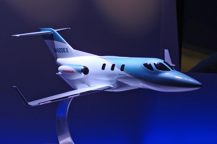 日本国内では、基本性能を向上させた「ホンダジェット エリート」が販売される。写真は、発表会場に飾られたミニチュア版。