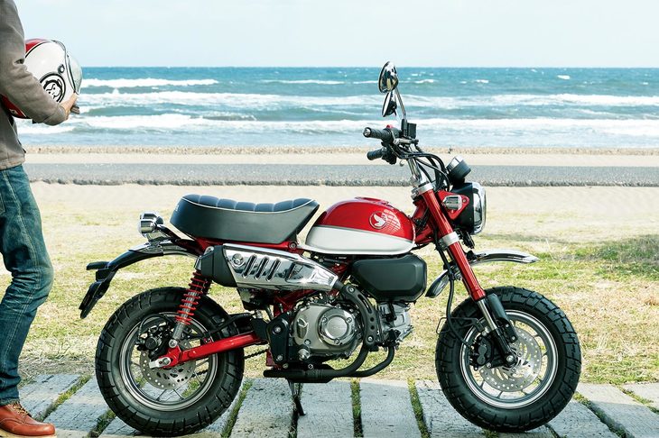 およそ1年のタイムラグを挟みつつ、50ccだった従来モデルと入れ替わる形で登場した「ホンダ・モンキー125」。“50ccから125ccへ”という昨今の流れを象徴するモデルといえる。