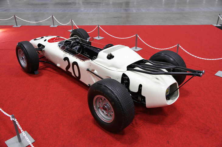 これも1964年にちなんだ企画展示車両である「ホンダRA271」。同年8月にニュルブルクリンクで開かれたドイツGPに投入された第1期ホンダF1の実戦デビュー車。220PSを発生する1.5リッターV12 DOHC 48バルブエンジンを横向きにミドシップする。ホンダコレクションホールの所蔵車両。