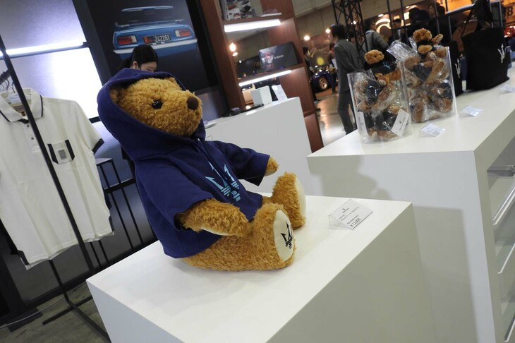 「オートモビル カウンシル2025」におけるマセラティのブースの様子。