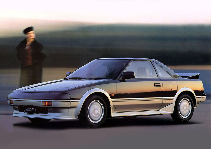 1984年に登場した日本初のミドシップ2座スポーツだった「トヨタMR2」（AW11）。1986年には「Tバールーフ」仕様も追加された。