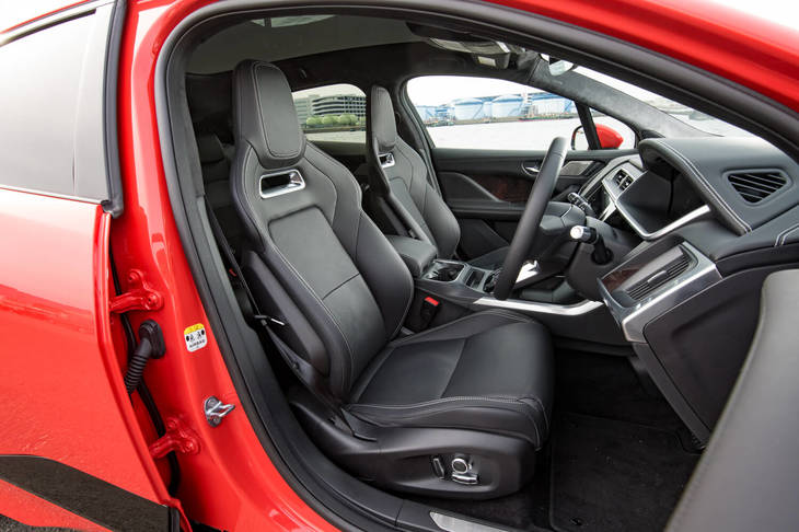 テスト車には、オプションで用意されるウインザーレザー製のパフォーマンスシートが装備されていた。