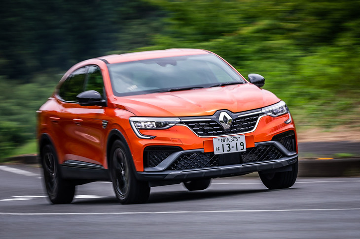 ルノーが主導し、アライアンスパートナーである日産および三菱との3社で共同開発された「CMF-B」プラットフォームを採用。最新世代の運転支援システムへの対応と、軽量・高剛性が自慢だ。