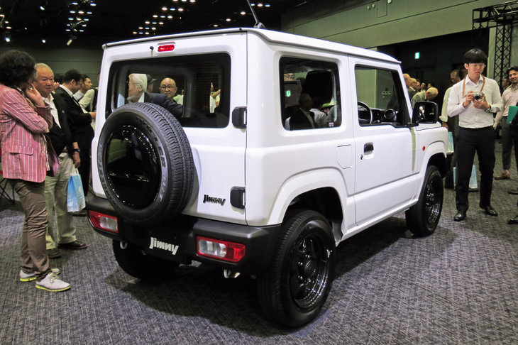 「ジムニーXG」のリアビュー。