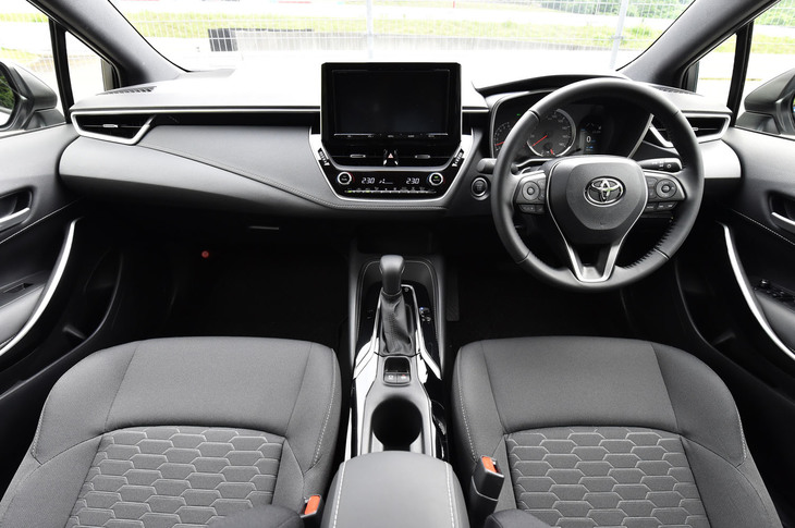 インテリアのイメージは、「シンプルでゆったり」。乗員に対して圧迫感を抱かせないようデザインしたという。