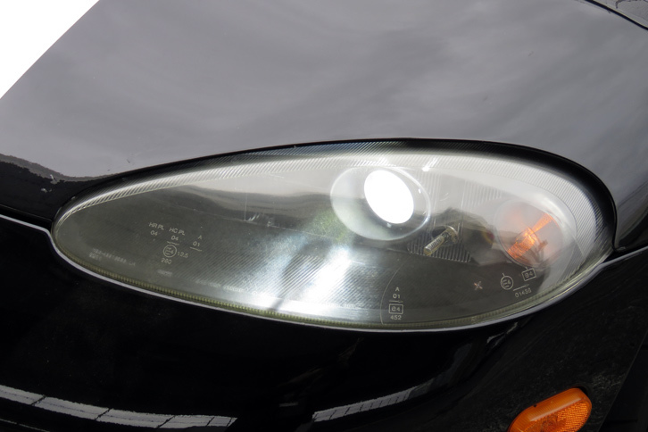 ヘッドランプについては、光量も十分だし問題ないと思っていたのだが、対向車の眩惑を防ぐためのカットオフがなされていなかった。