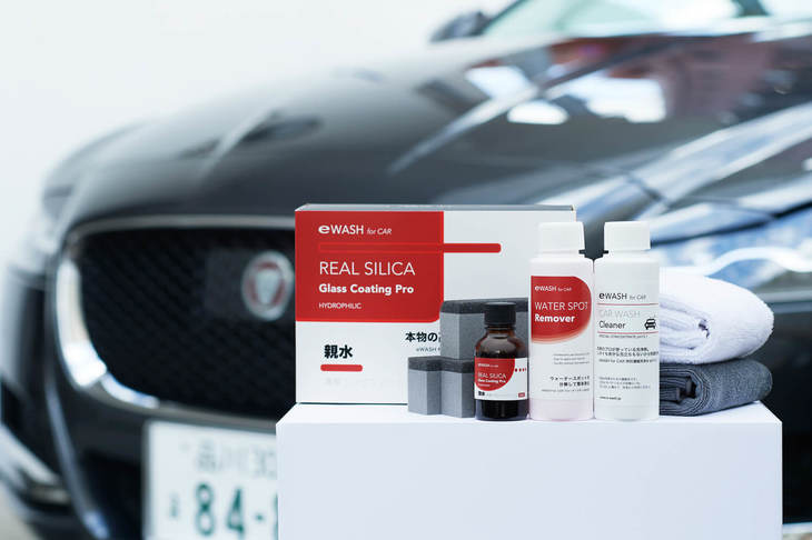 濃縮洗浄水、ウオータースポット除去剤、マイクロファイバークロス、リアルシリカ グラスコーティングプロをセットにしたコンプリートキットは2万9160円。