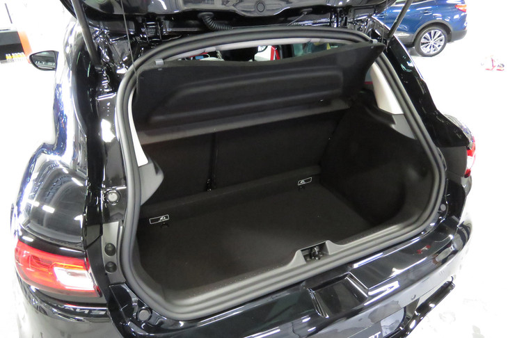 ルノー・ルーテシア ルノースポール18（ラゲッジルーム）