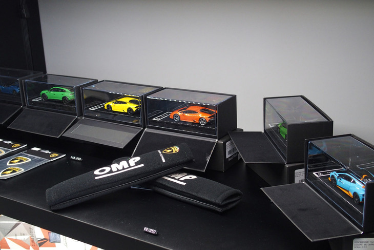 「60th Anniversary Store」に並べられたランボルギーニのミニチュアカー。