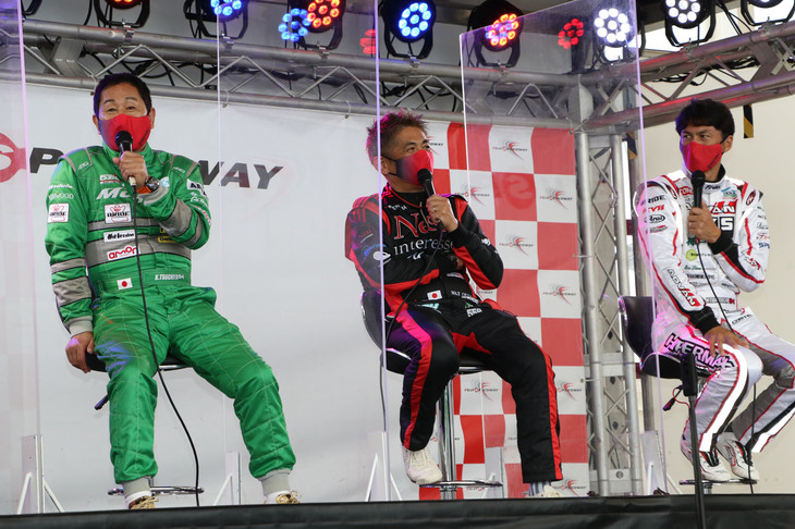 トークショー「ドリキンの言いたい放題」には、ドリキンこと土屋圭市氏と、織戸 学氏、谷口信輝氏の3人が参加。ステージの前に展示されたドリキンの“新旧86”についての話題をはじめ、「トヨタGR 86」についても、レーサーとしてだけでなくクルマ好きの目線も交えてトークを展開し、会場を盛り上げた。