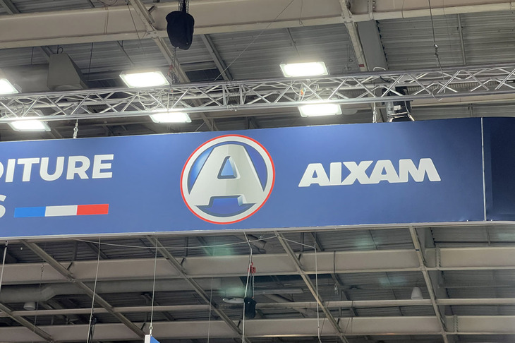 フランスのマイクロカーブランド、エクサムのブース。