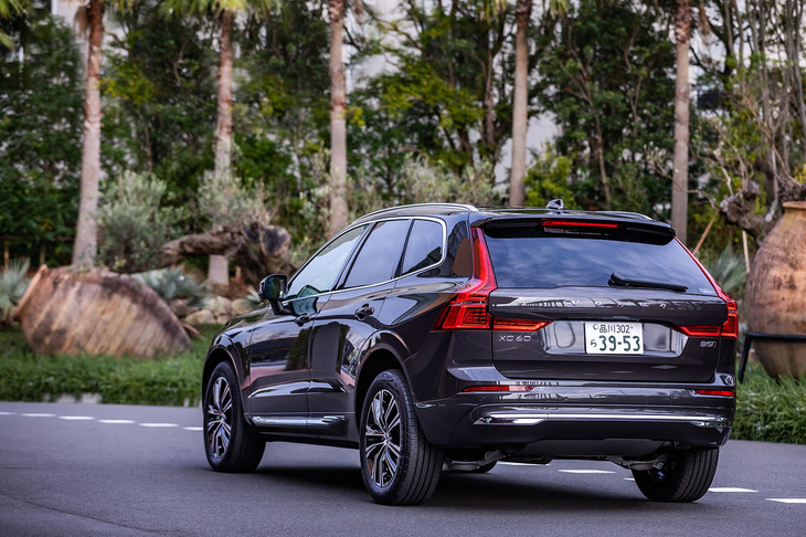 「XC60 B5 AWDインスクリプション」のボディーサイズは全長×全幅×全高＝4710×1900×1660mm、ホイールベースは2865mm。従来モデルよりも全長が20mm長くなっている。