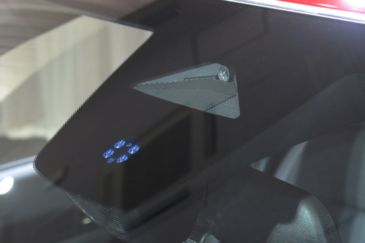 ホンダ・シビックEX（先進運転支援システムのフロントワイドビューカメラ）