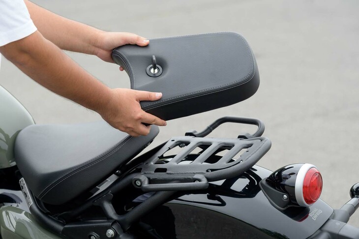 賢いモジュール設計により、リアシートやその下のキャリアは簡単に脱着が可能。気分や用途によって、スタイルを変えることができる。