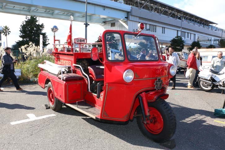 1957年式（昭和32年式）「NM1型消防3輪車」。現在は存在しないポンプメーカー日本造機株式会社が製造した消防車。現存するのは、この1台のみ。