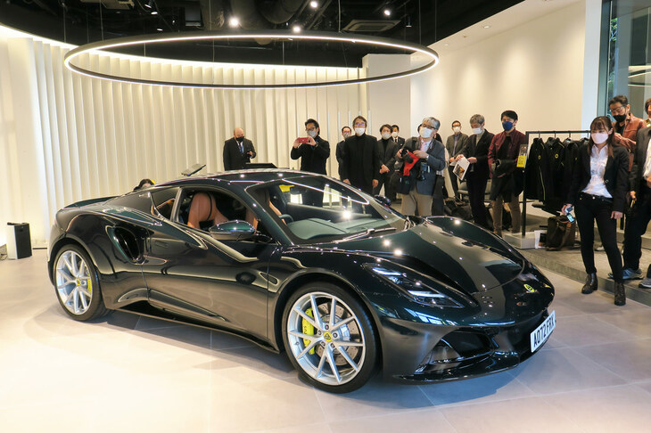 リニューアル記念で展示された「ロータス・エミーラV6ファーストエディション」。