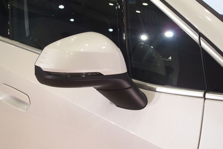 218iアクティブツアラー エクスクルーシブ（ドアミラー）