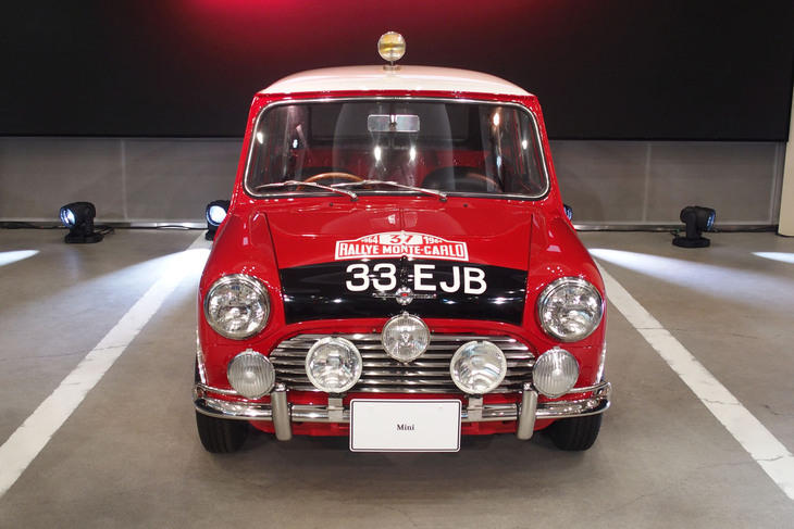 1964年のモンテカルロラリー仕様にカスタマイズされた「モーリスMiniクーパー」。